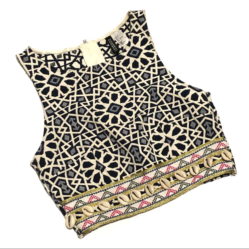 Divided Seashell Embroidered Crop Top